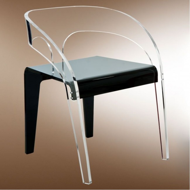Pour des chaises d'exception, optez pour les DUNES de Albert Galea en acrylique
