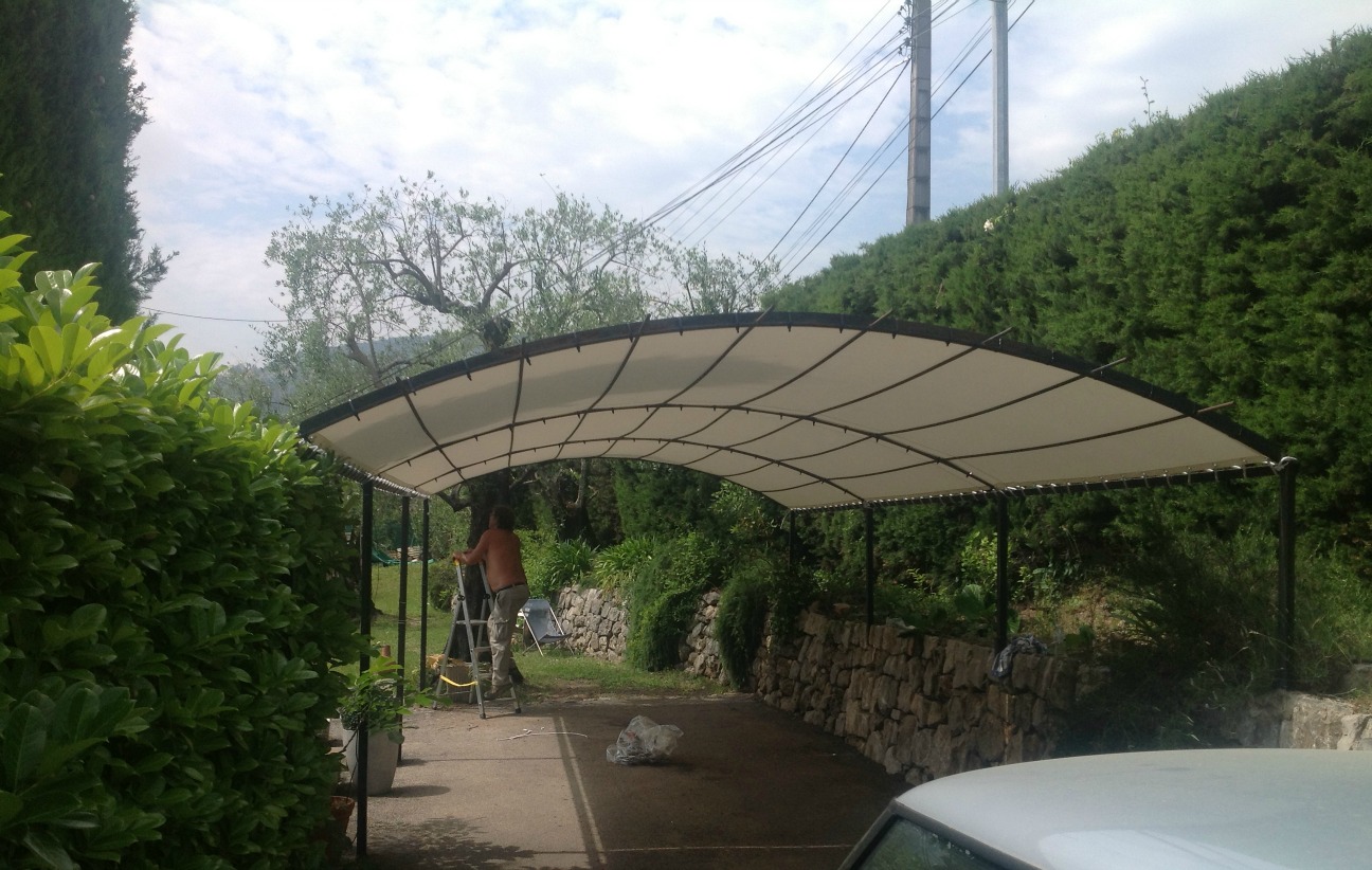 Décorez votre extérieur avec une toile de pergola