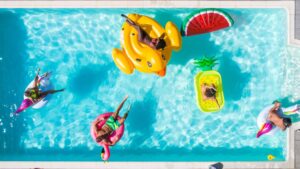 Bouée dans une piscine